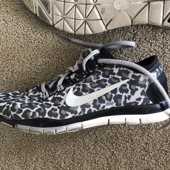Leopard print size 9 Nike - Picture 3 of 5